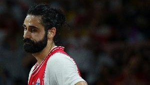 星空体育官网-心态崩了！比塔泽&amp;申格利亚相继出现大动作被吹违体 均提前离场