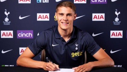 xingkong.com-热刺官方：荷兰后卫范德芬加盟，签约至2029年