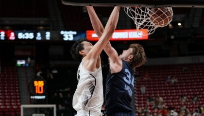 表现依旧亮眼！杨瀚森半场8分2板2助 隔扣对手技惊四座！